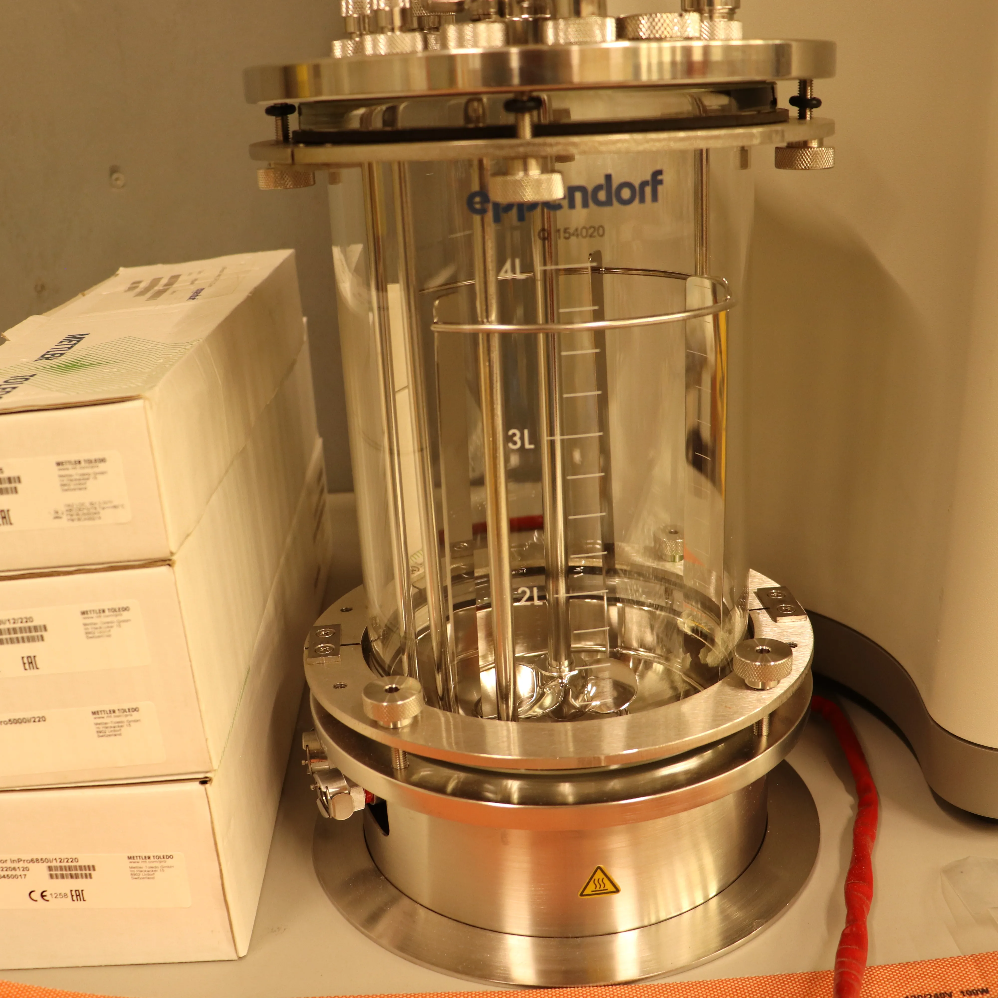 Eppendorf BioFlo 320 Bioprocess Control Station Fermenter Bioreactor W