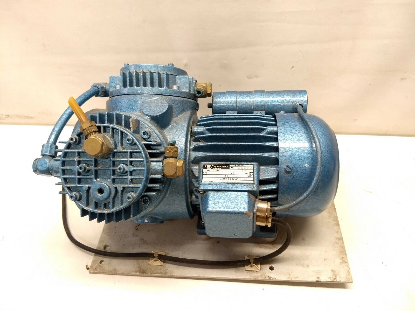 KNF Neuberger Vacuum Pump Motor Type MW71 / 4 VDE 