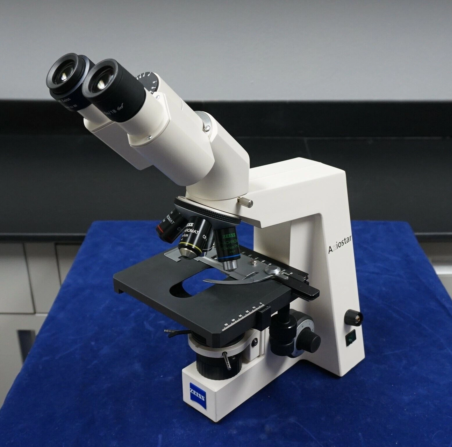 Carl Zeiss Axiostar Plus Compound Microscope - Rec