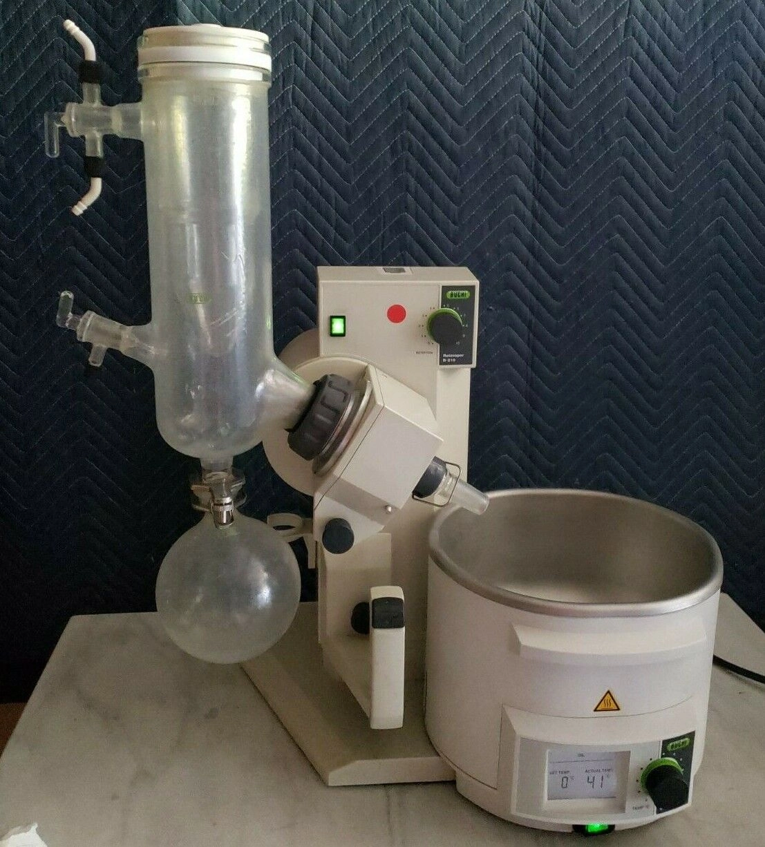 Buchi R-210 Rotary Evaporator Rotovap w/ Glassware