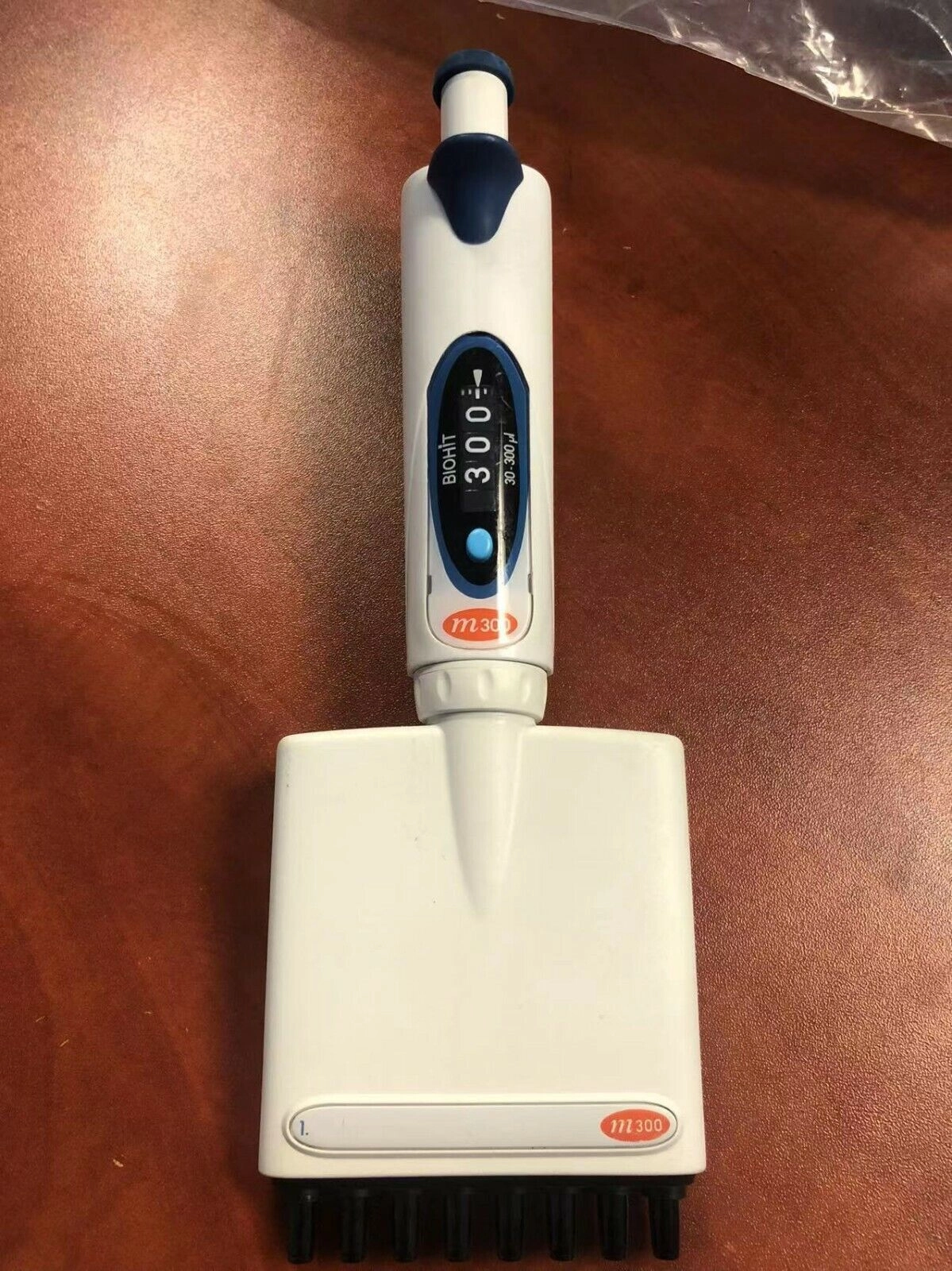 Sartorius manual 8 Channel Pipette 30-300uL workin