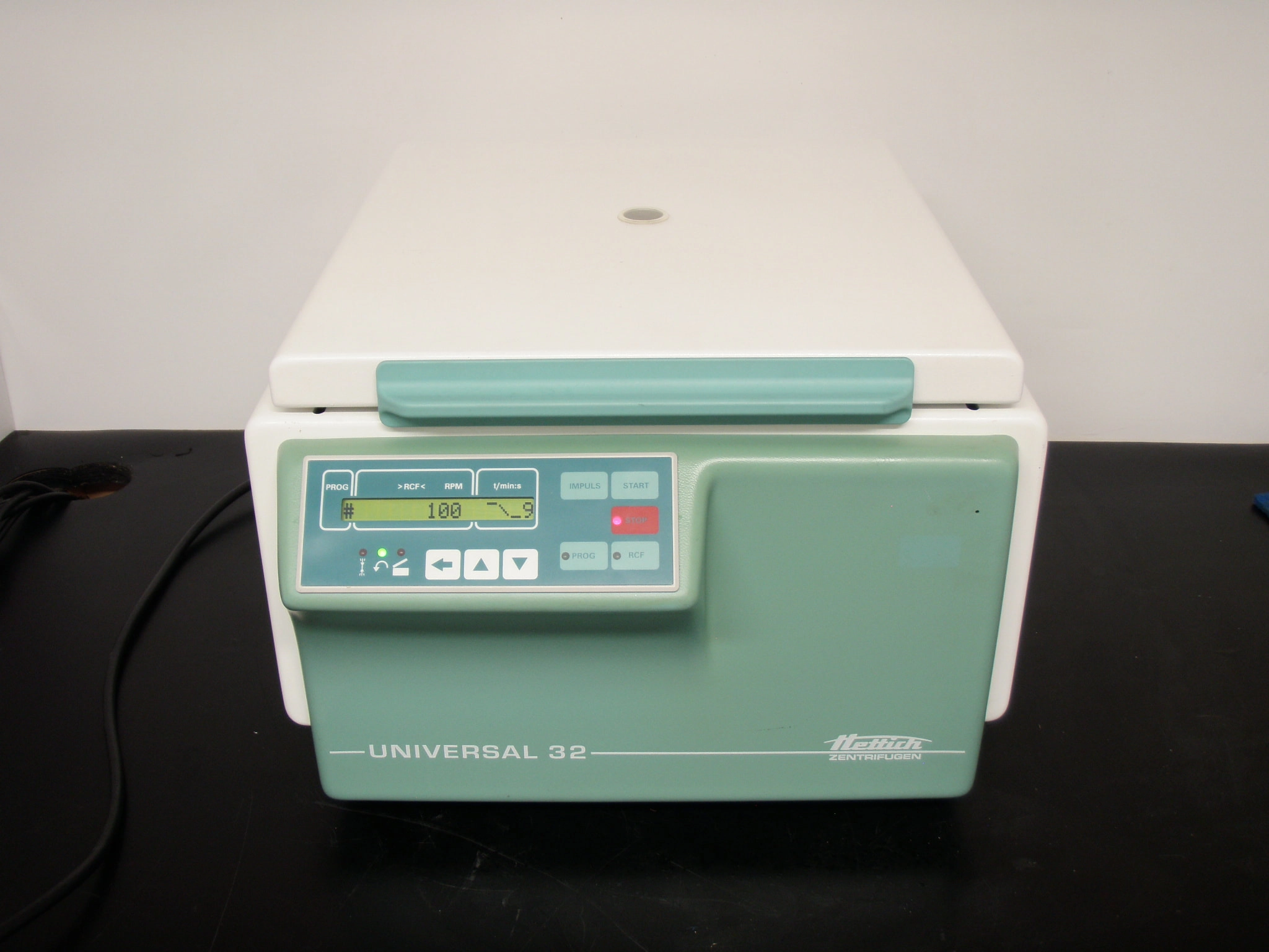 Hettich Zentrifugen  Universal 32 Microplate Centrifuge, Tested and Works