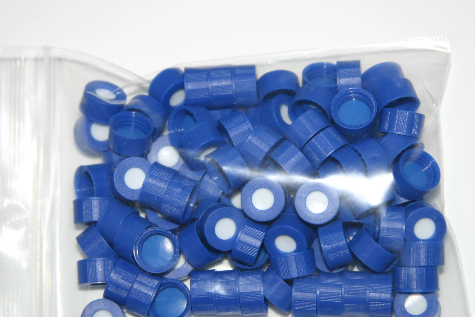 9 mm Polypropylene Screw Thread Closures  - Blue PTFE/White Silicone w/slit Septum - Blue Cap Color Qty 100