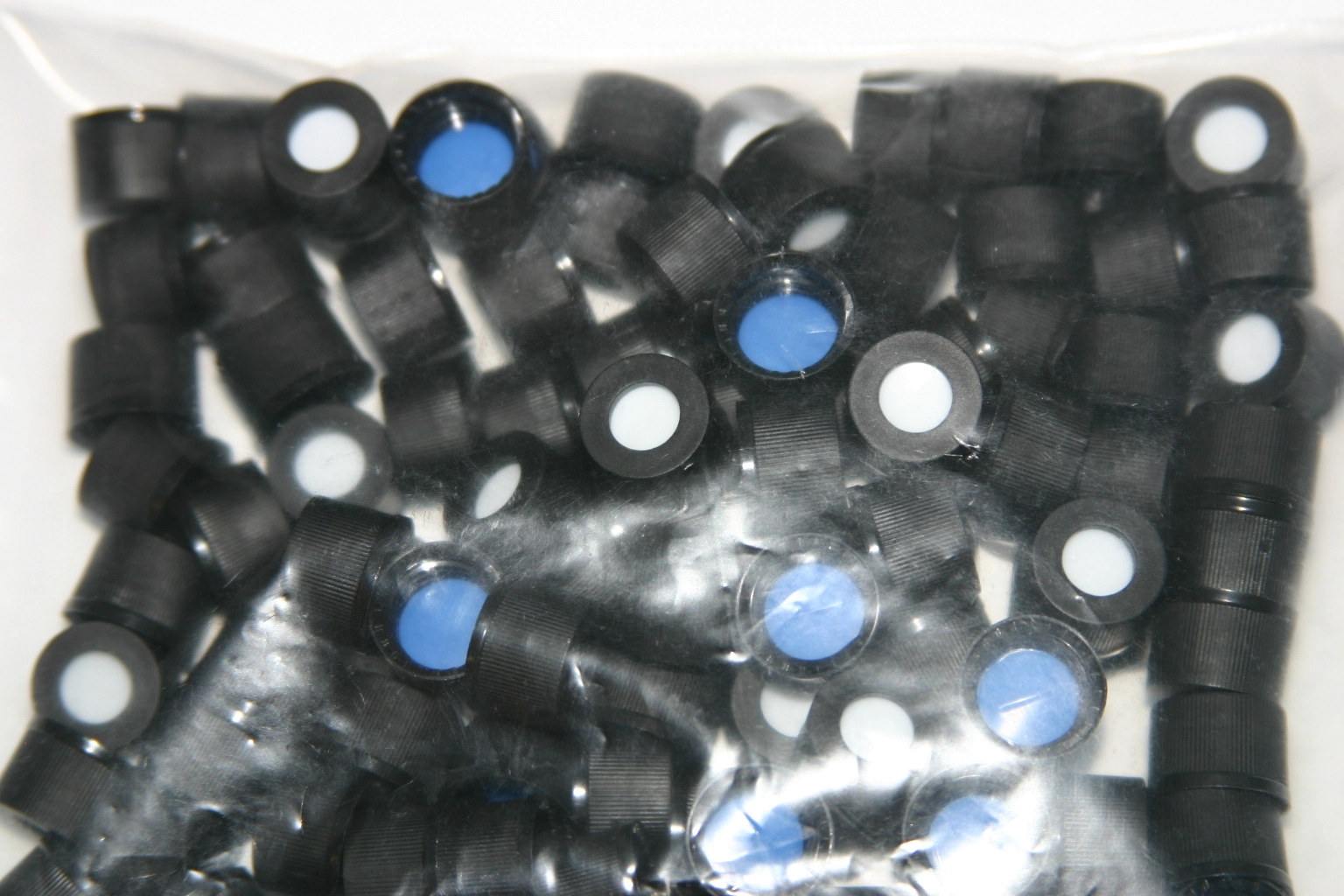 10-425 Polypropylene Screw Thread Closures  - Blue PTFE/White Silicone w/slit Septum - Black Cap Color Qty 100