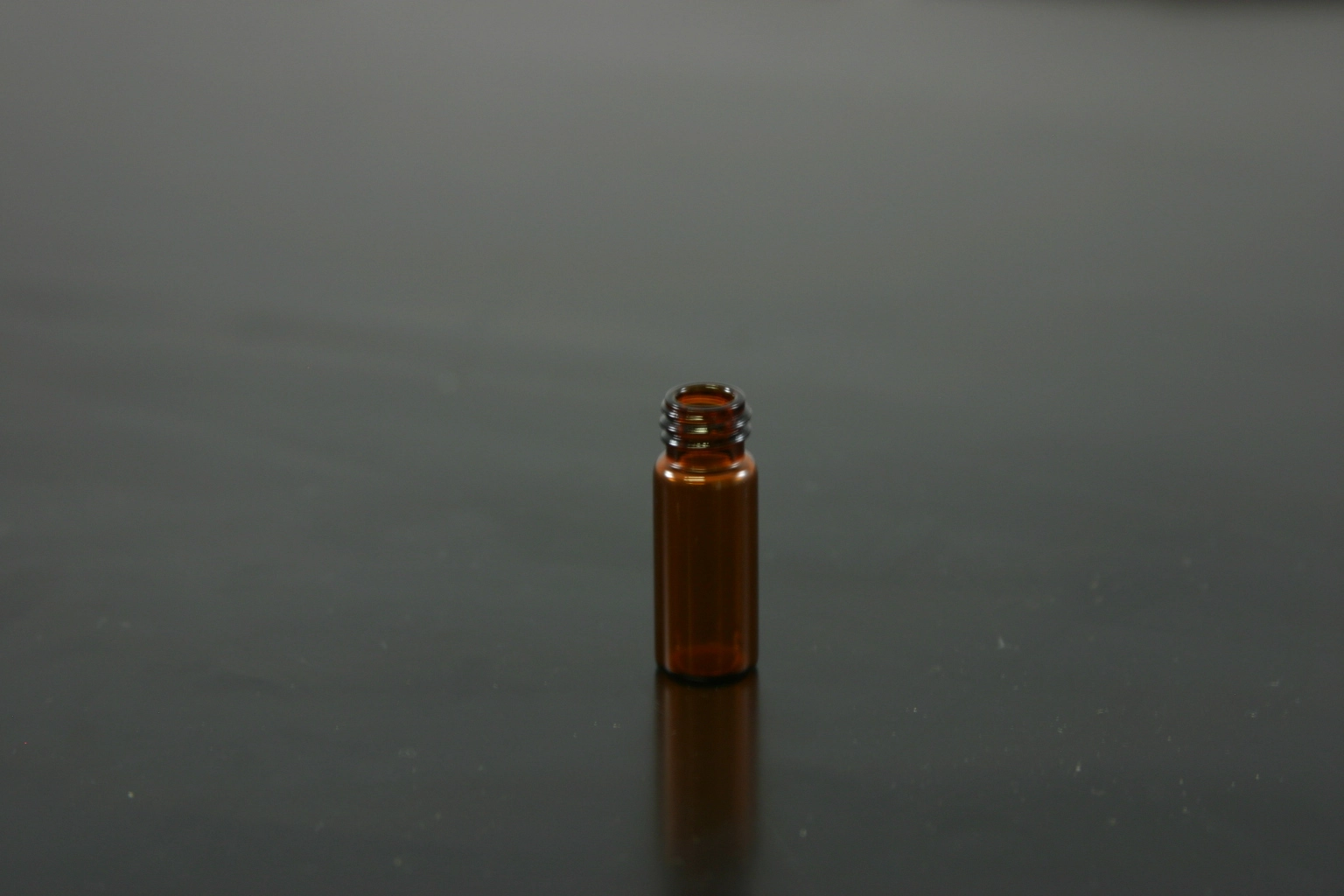 10-425 Large Opening Screw Thread Vials - 1.8mL Amber Vial Qty 100