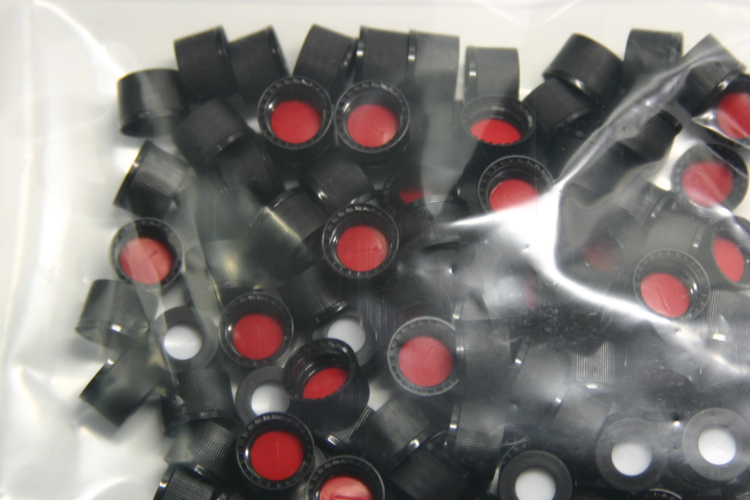 10-425 Polypropylene Screw Thread Closures  - Red PTFE/White Silicone w/slit Septum - Black Cap Color Qty 100