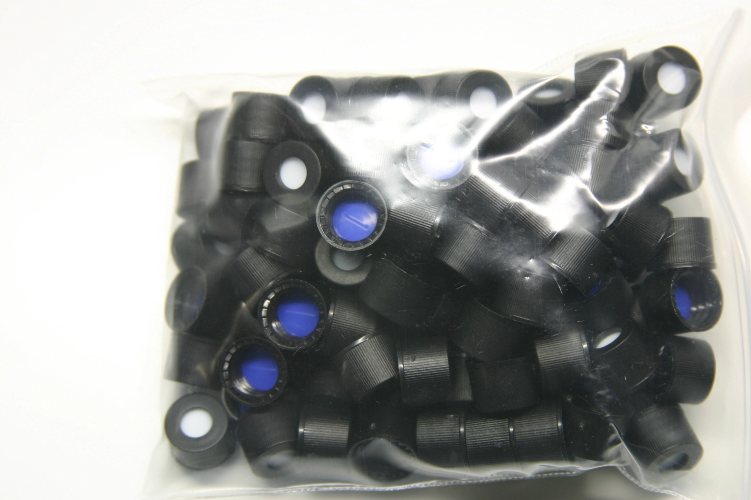 8-425 Polypropylene Screw Thread Closures - Blue PTFE/White Silicone w/slit Septum - Black Cap Color Qty 100