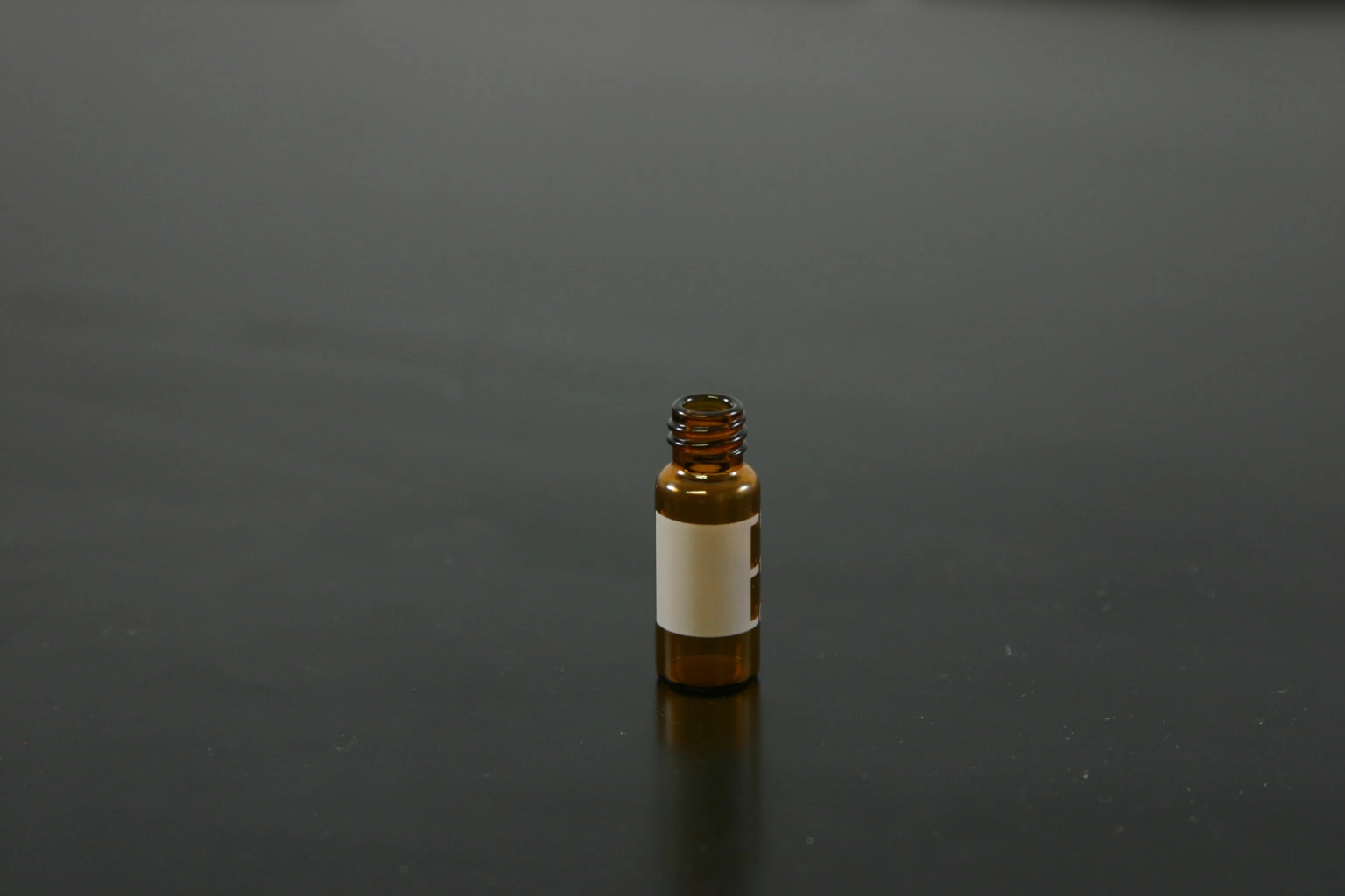 8 -425 Standard Opening Screw Thread Vials - 1.8mL Amber Vial, w/writing patch, MS Certified, Qty 1000