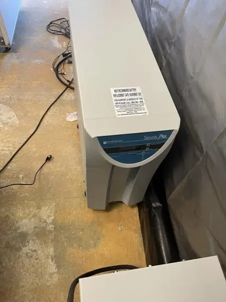 PowerVAR Security Plus Uninterruptable Power Supply