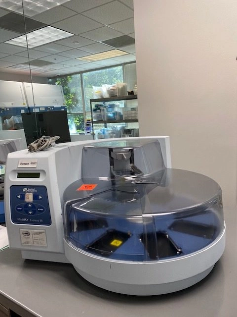 Applied Biosystems MagMAX Express-96