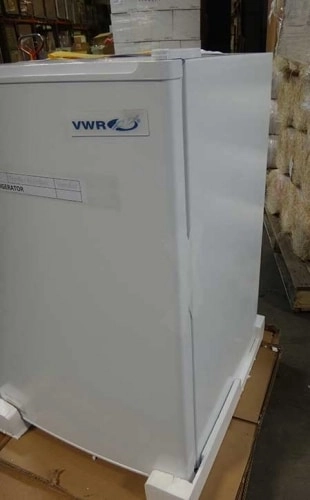 VWR COMPACT REFRIGERATOR 142L, -2 to 10C, 33.75x22x23Ext.