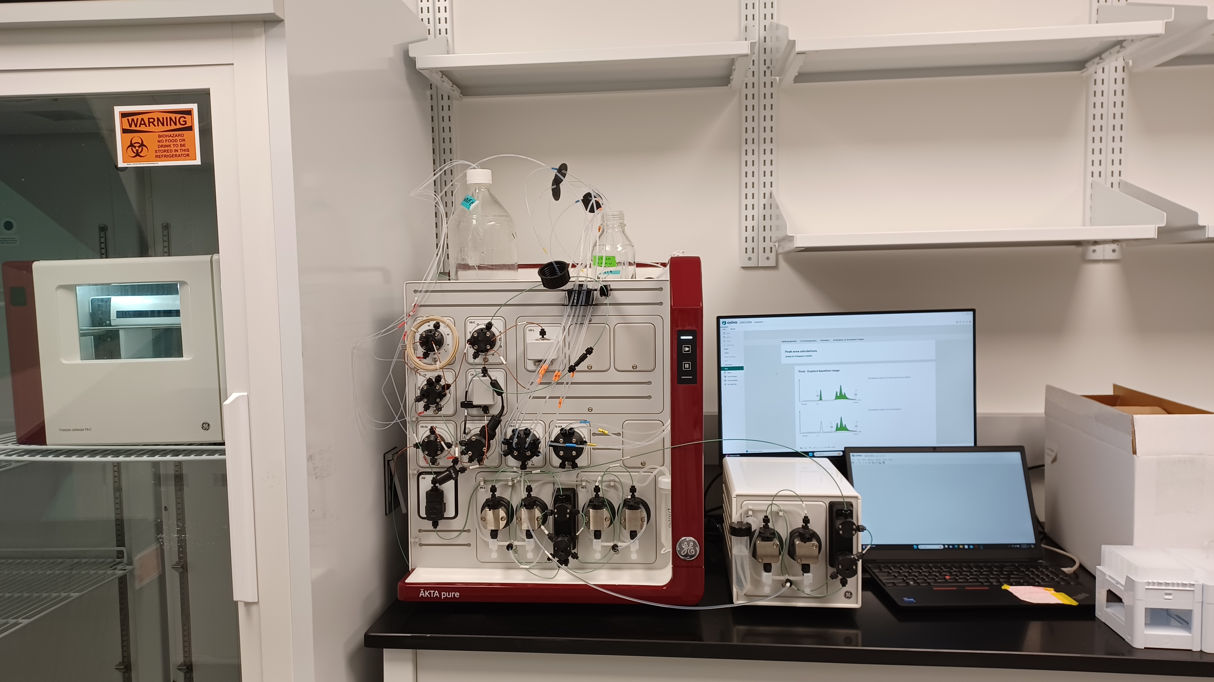AKTA Pure with F9-C Fraction collector and sample pump - Excellent