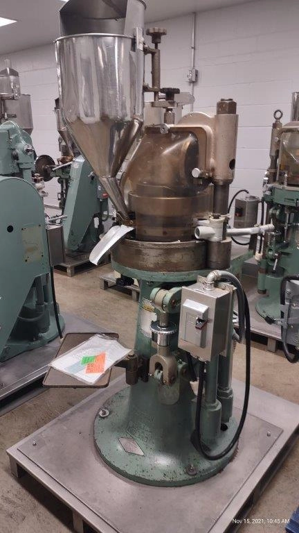 Used Manesty 16 Station Rotary Tablet Press Model D3B