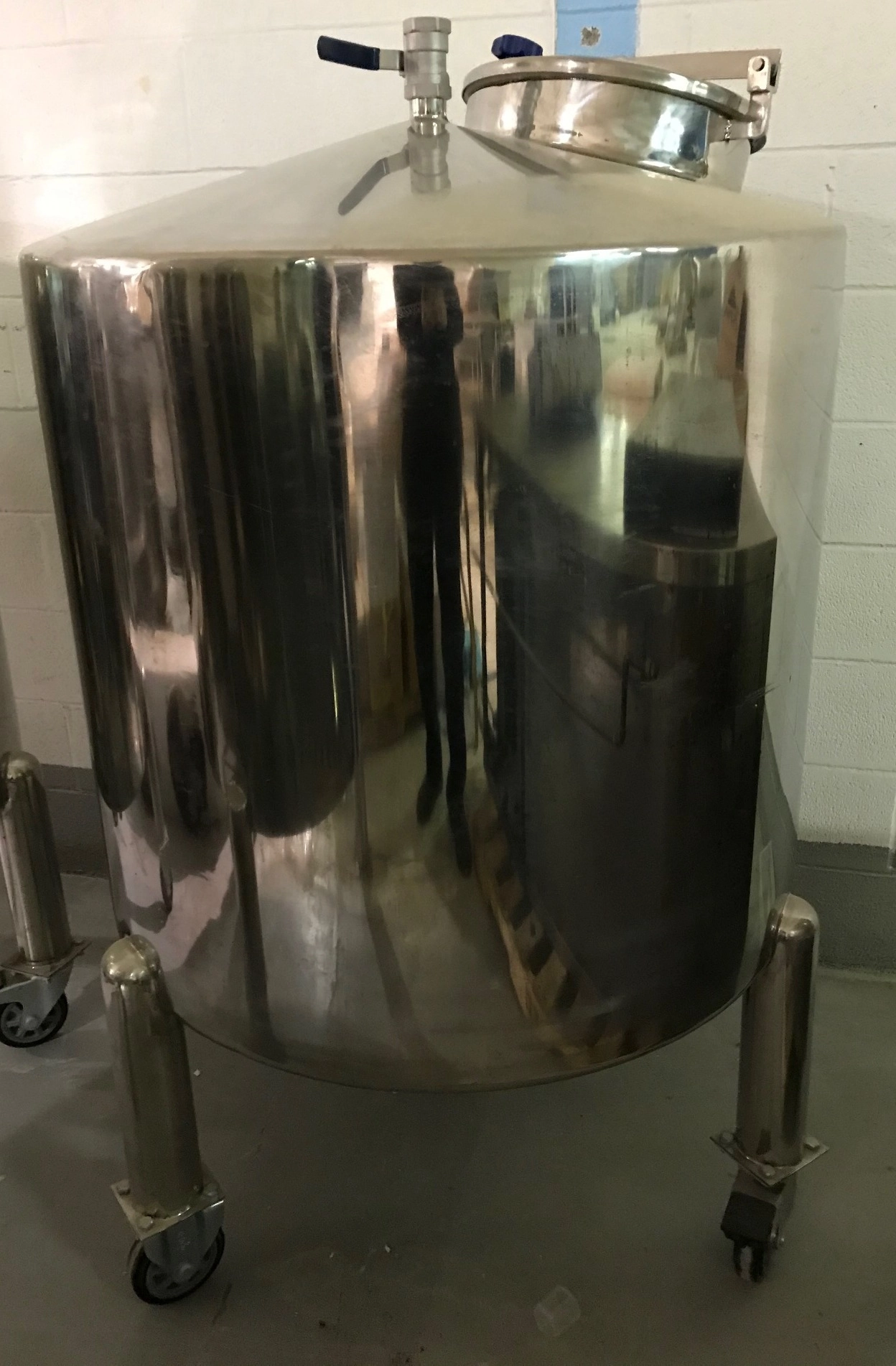 Used 500 Litre (125 Gallons) Stainless Steel Tanks