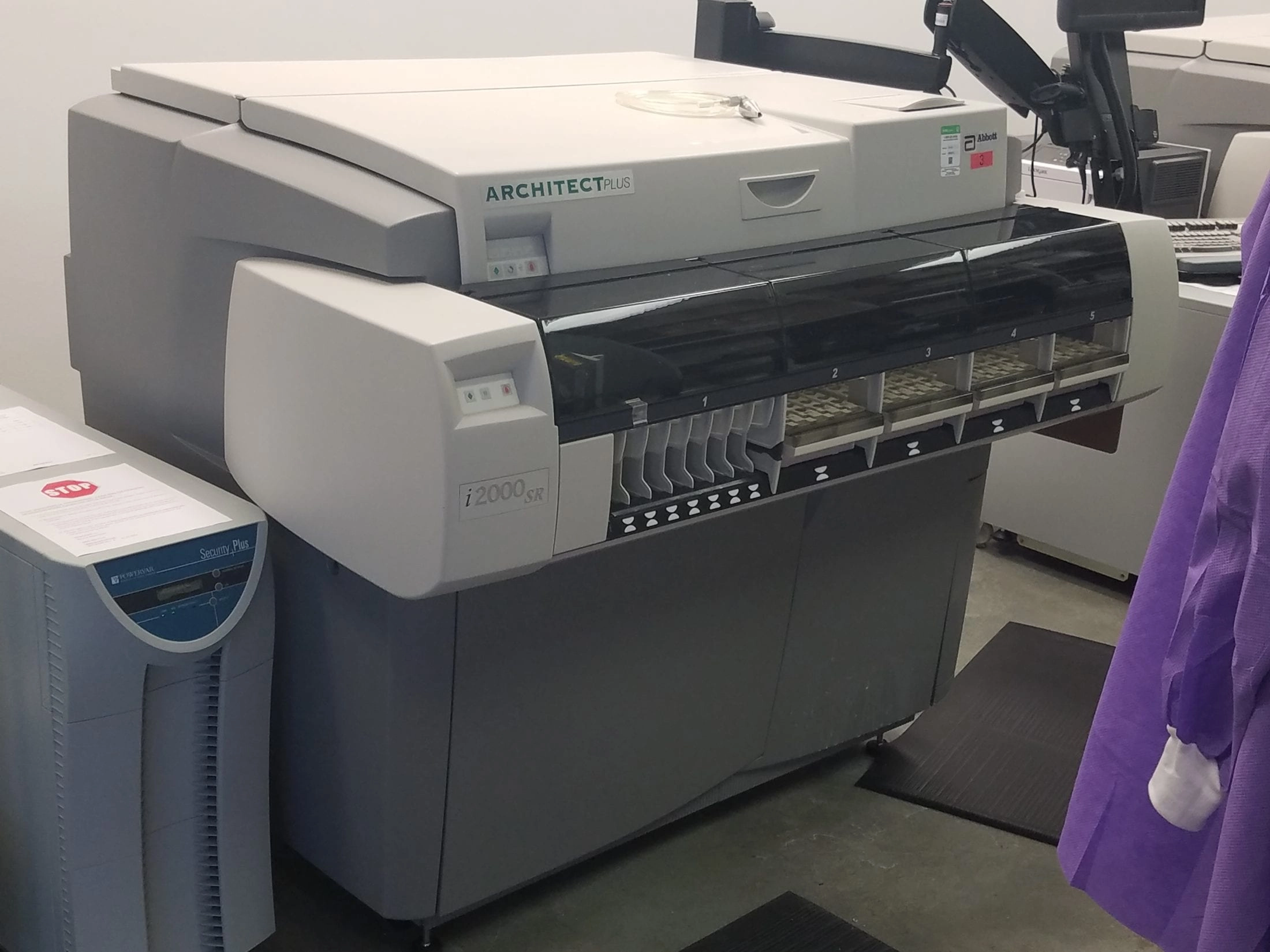 Abbott ARCHITECT&nbsp;i2000SR immunoassay analyzer