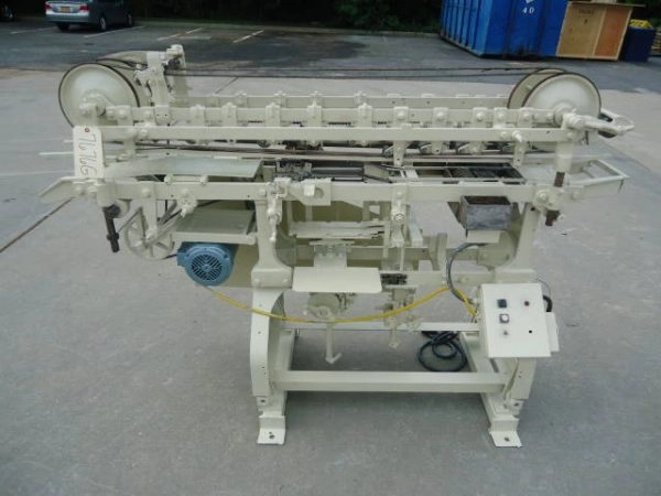 Burt Horizontal Can Labeler