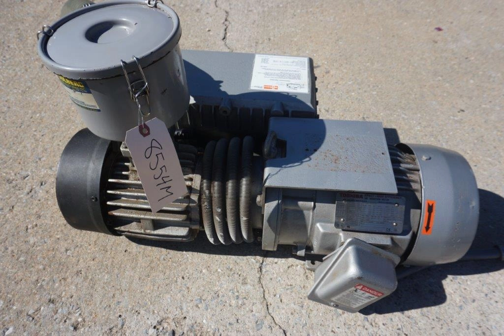 Busch Type RA0100.E506.1101 Vacuum Pump, 5 HP | LabX.com