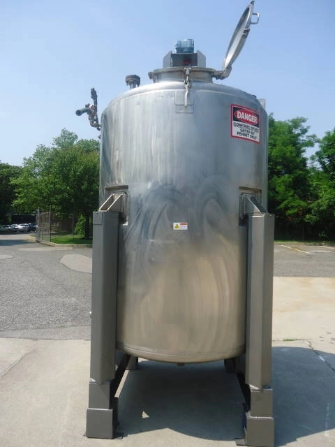 1,000 Gallon Mueller Stainless Steel Closed Vertical Tank, 110  Psi Jacket