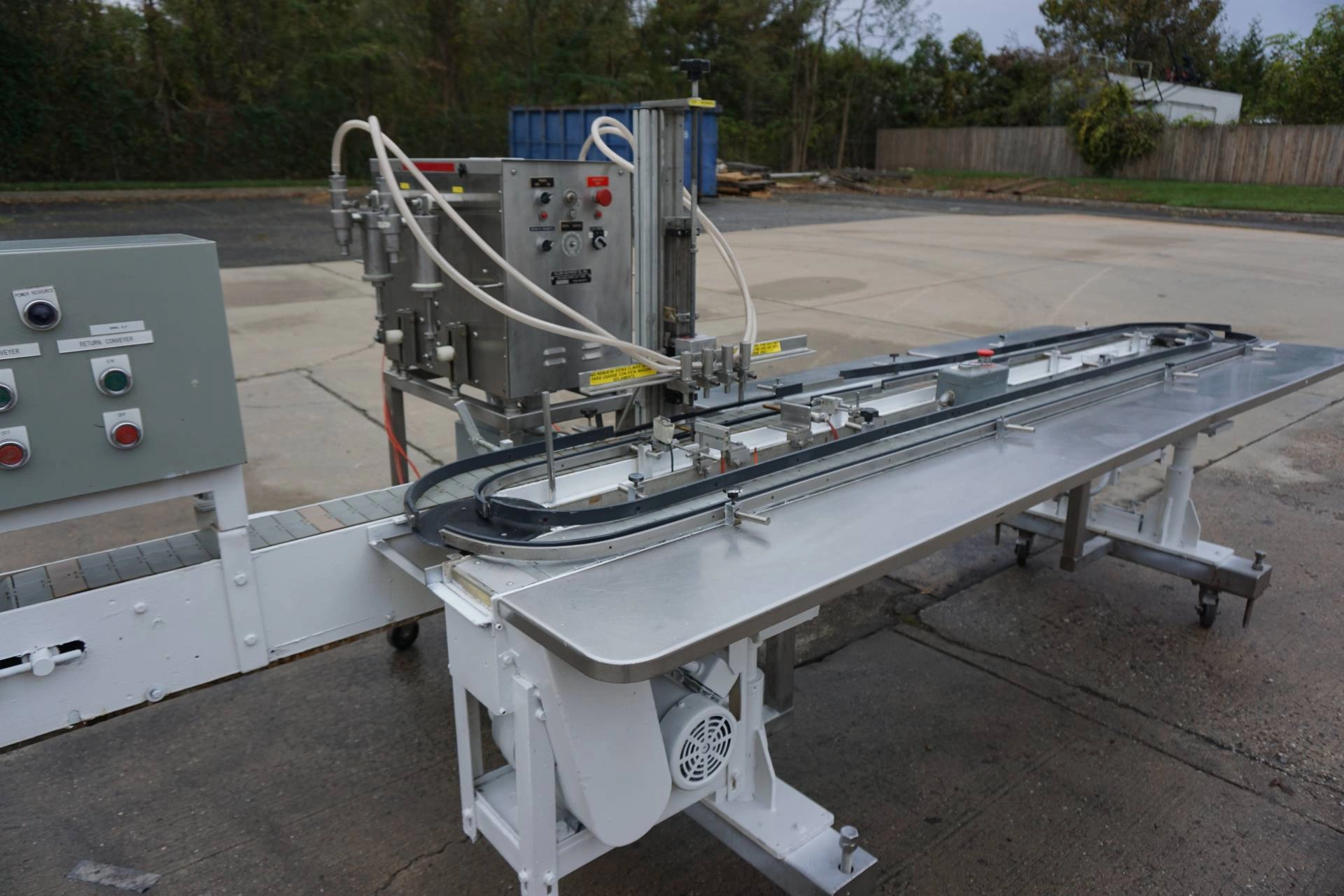 Filling Equipment Company Four Head Piston Filler with Carousel Conveyor