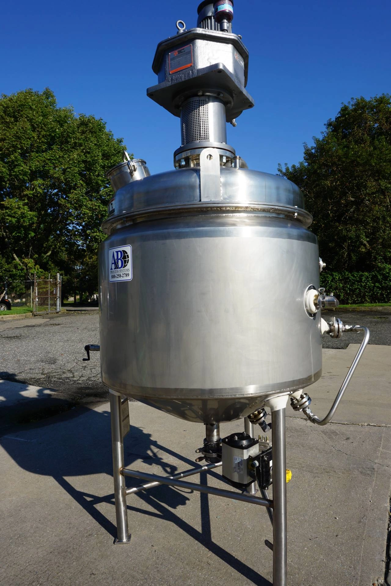 A &amp; B Process Systems 160 Gallon Stainless Jacketed Pressurized Kettle/Reactor, 150 PSI