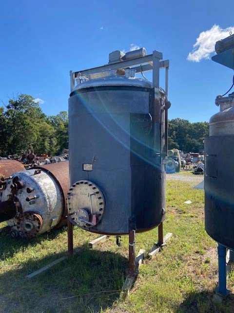 1,000 Gallon Stainless Steel Vertical Mix Tank