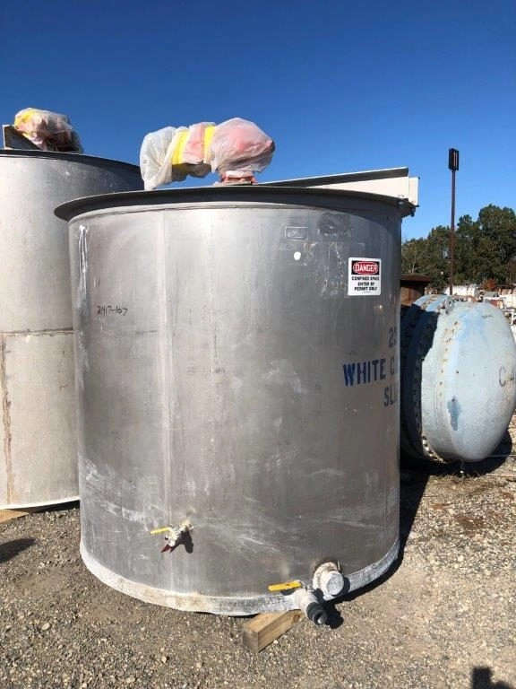 1600 Gallon Stainless Steel Vertical Tank