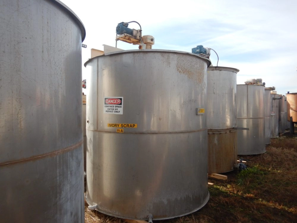 2500 Gallon Stainless Steel Vertical Tank