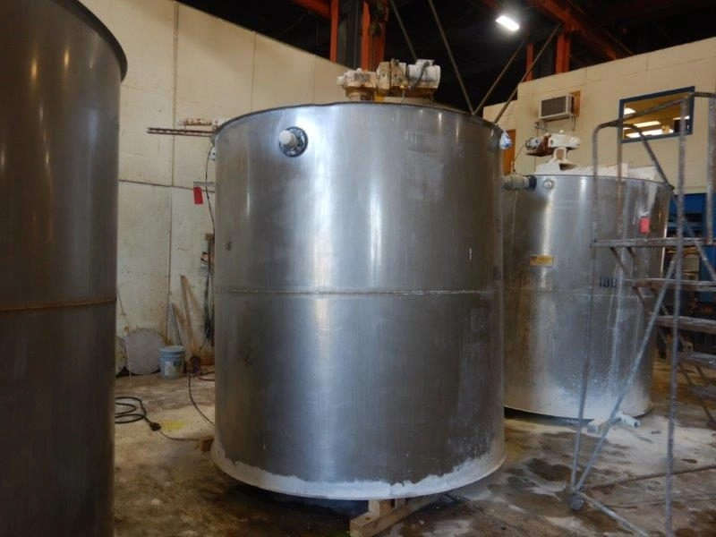 2500 Gallon Stainless Steel Vertical Tank