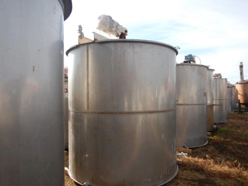 2500 Gallon Stainless Steel Vertical Tank