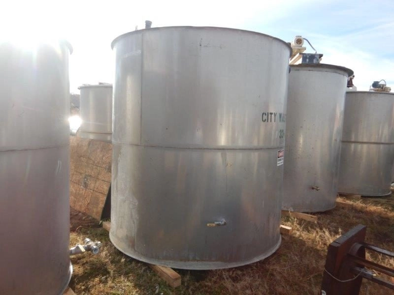 2500 Gallon Stainless Steel Vertical Tank