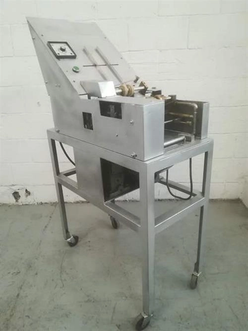 Maquinaria Exclusiva model  20M  semi-automatic glue Labeler