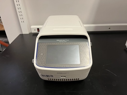 Applied Biosystems MiniAmp Plus PCR / Thermal Cycler | LabX.com