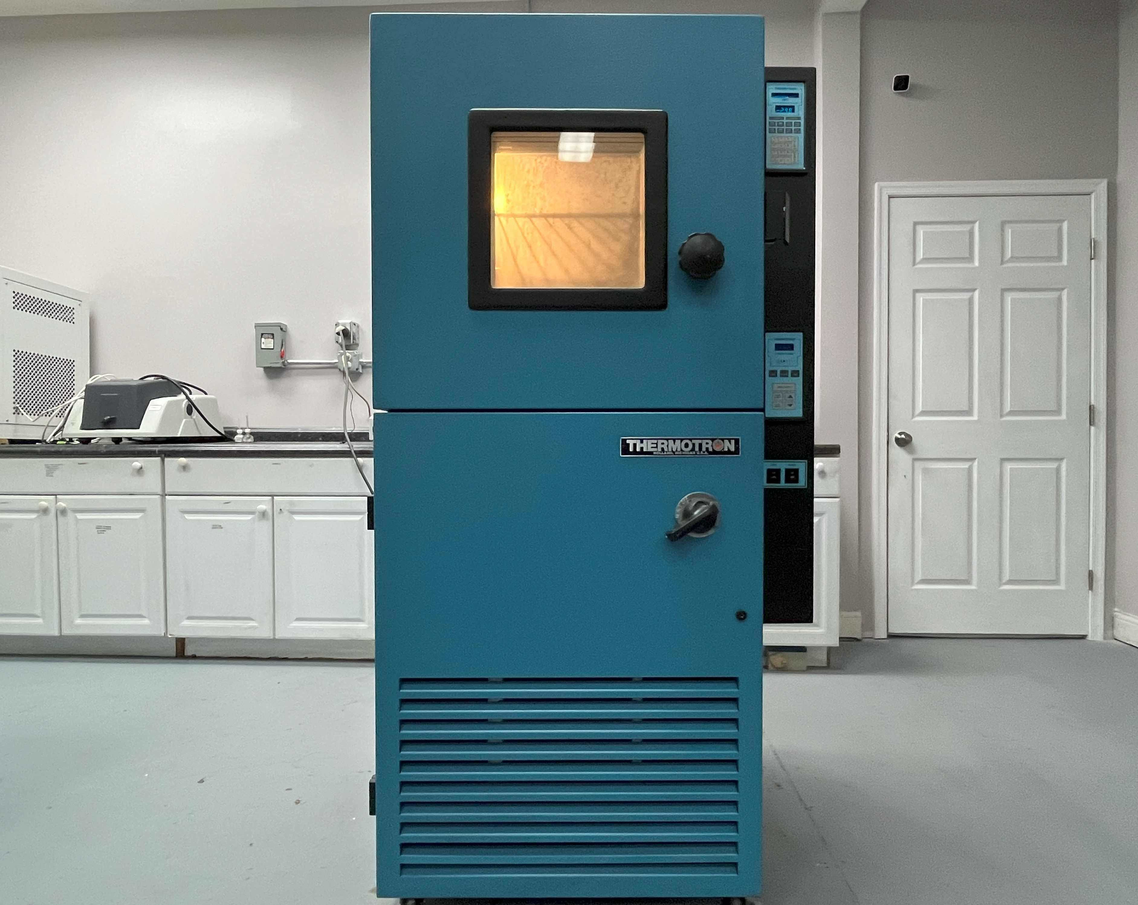 Environmental Chamber Thermotron SM-4S-SH Temperature & Humidity(-30C~+150C, 20% to 95% R.H)  -Working/Warranty