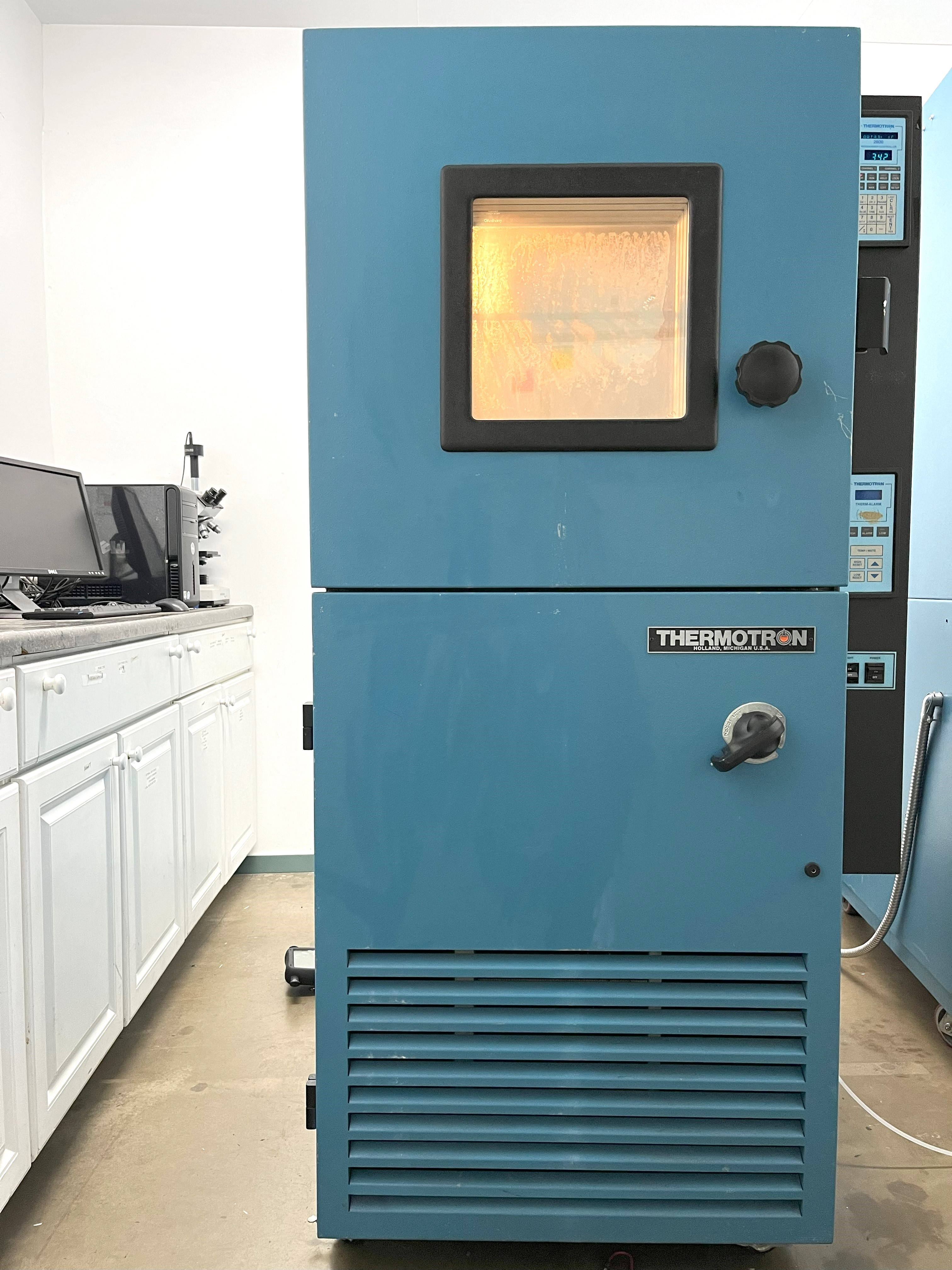 Thermotron SM-4S-SH Temperature and Humidity Environmental Chamber -Working/Warranty