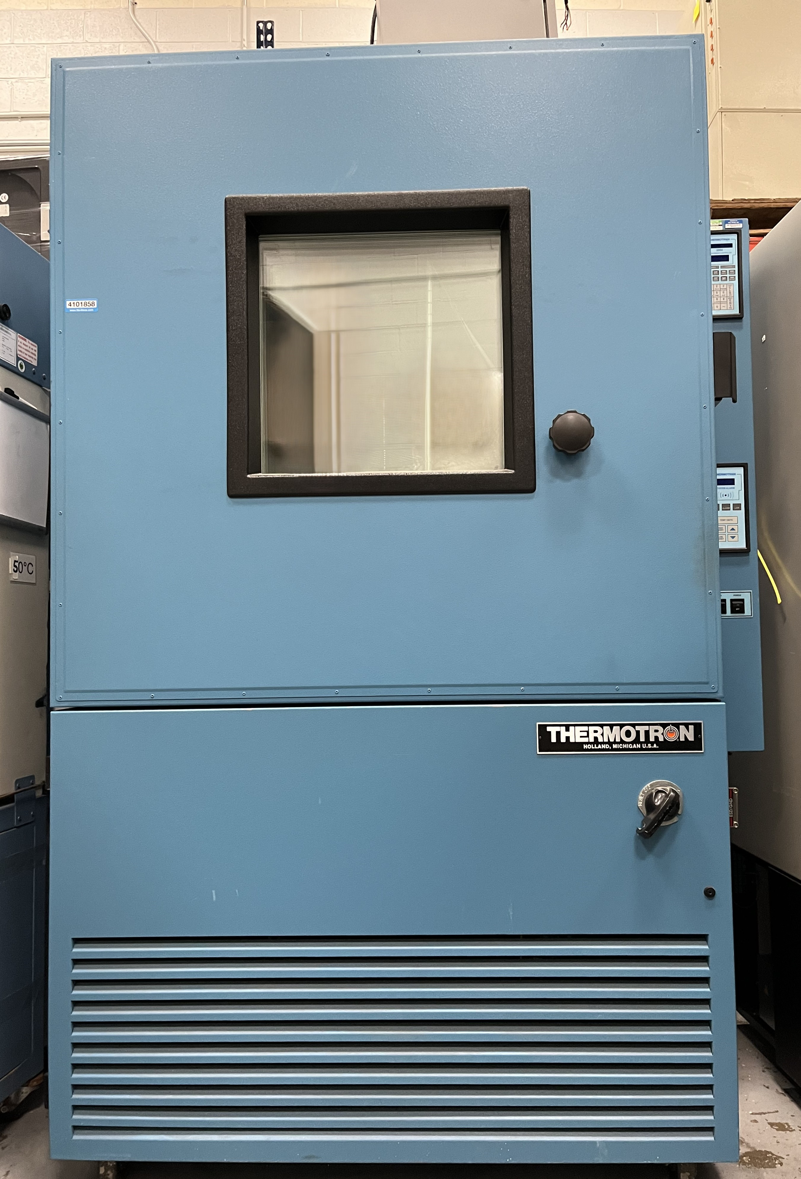 Thermotron SM-32 Environmental Chamber- Temperature/Humidity (-70°C to +170°C, 20% to 95% R.H.) -Working/Warranty