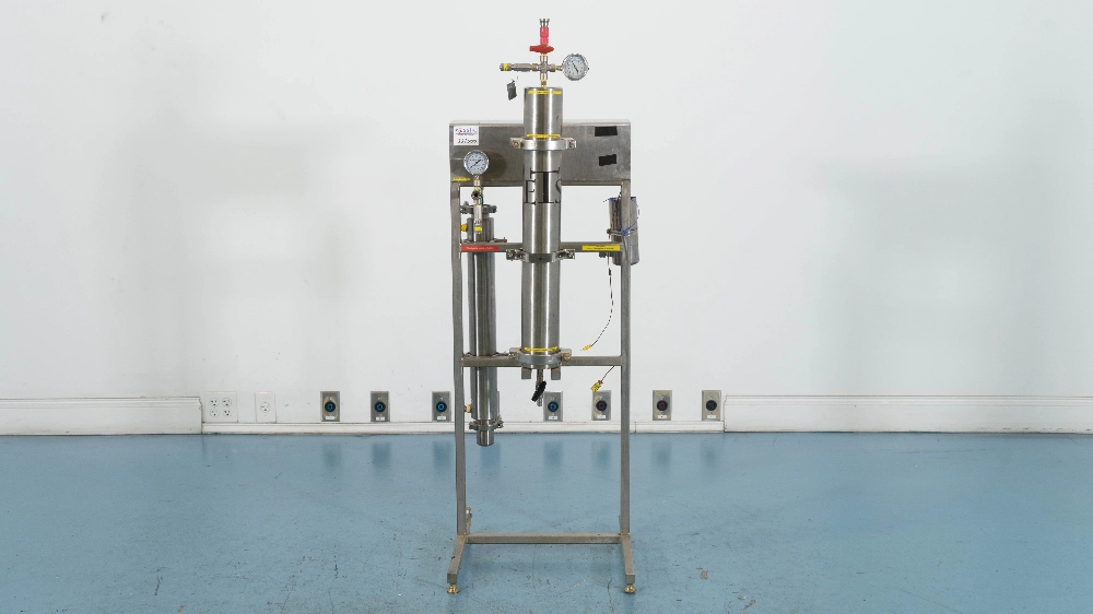 ExtractionTek Solutions LHBES 1300 Closed Loop Hydroextraction System