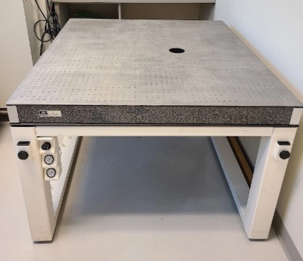 Kinetic Systems VIbraplane Isolation Table