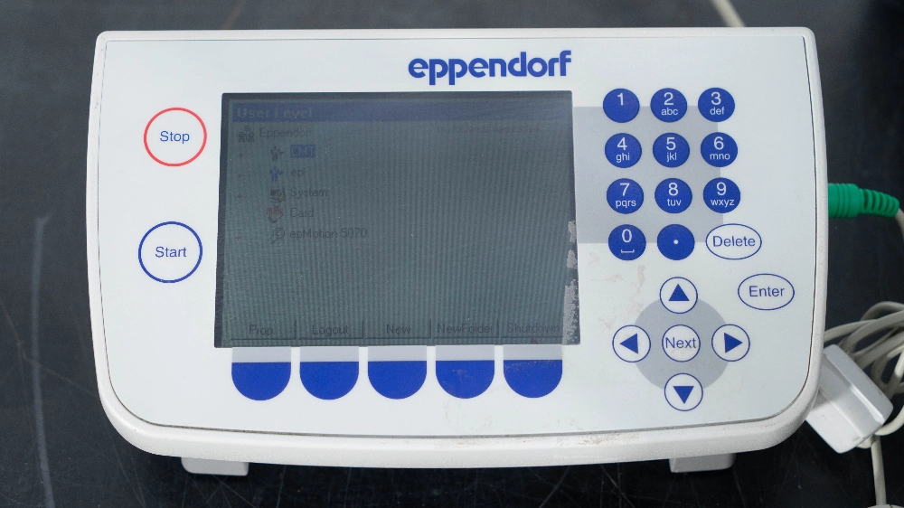 Eppendorf epMotion 5070 Liquid Handler | LabX.com