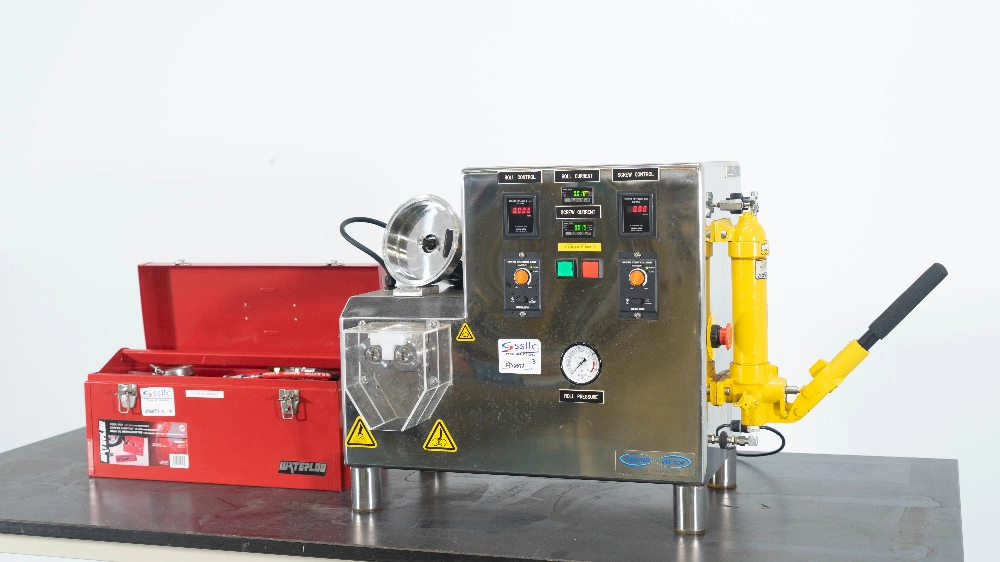 Freund Vector TFCLAB Micro Roll Compactor System