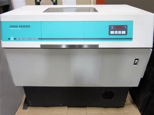 New Brunswick I2500 Incubator Shaker