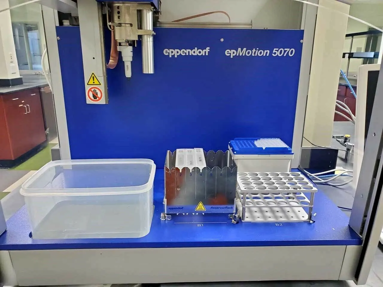 EXCELLENT EPPENDORF epMotion 5070 LIQUID HANDLER/AUTOMATIC PIPETTER SYSTEM