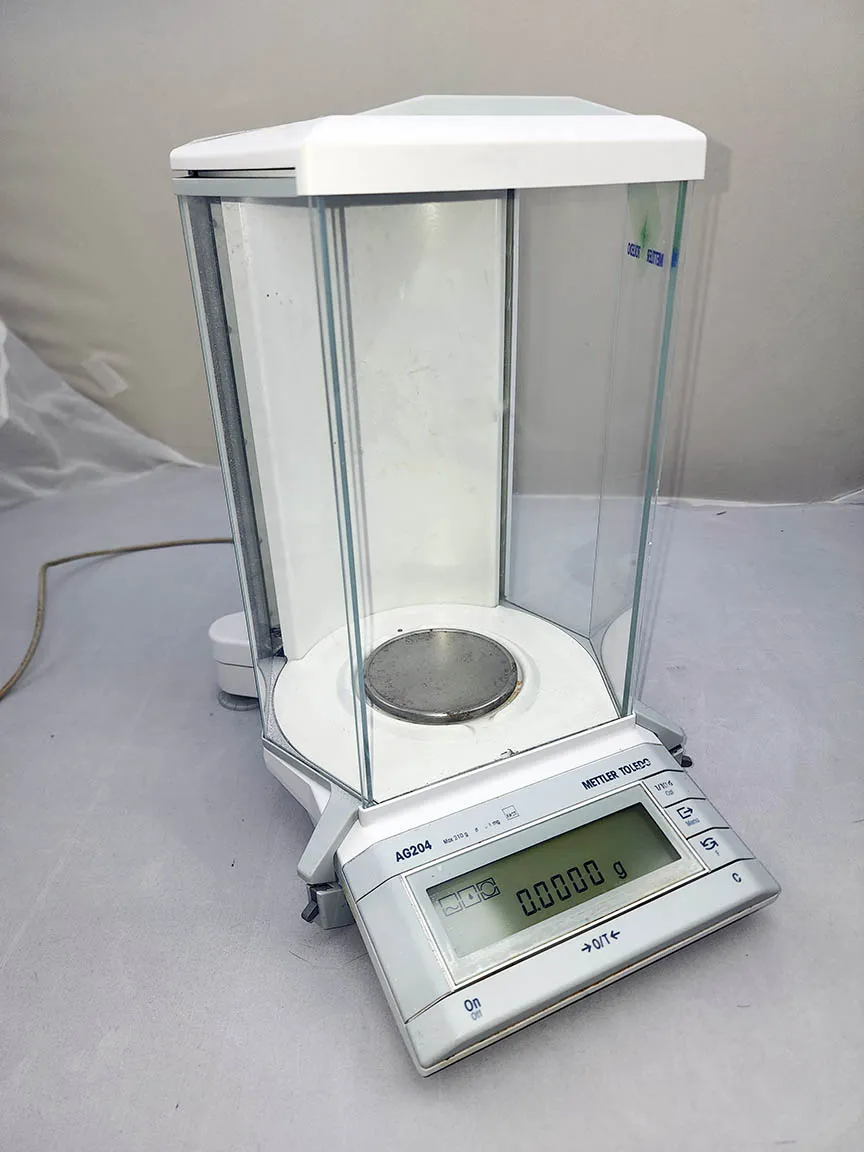 Analytical Balance (210g x 0.1mg) with internal calibration and draft shield | Mettler Toledo AG204 with FREE SHIPPING