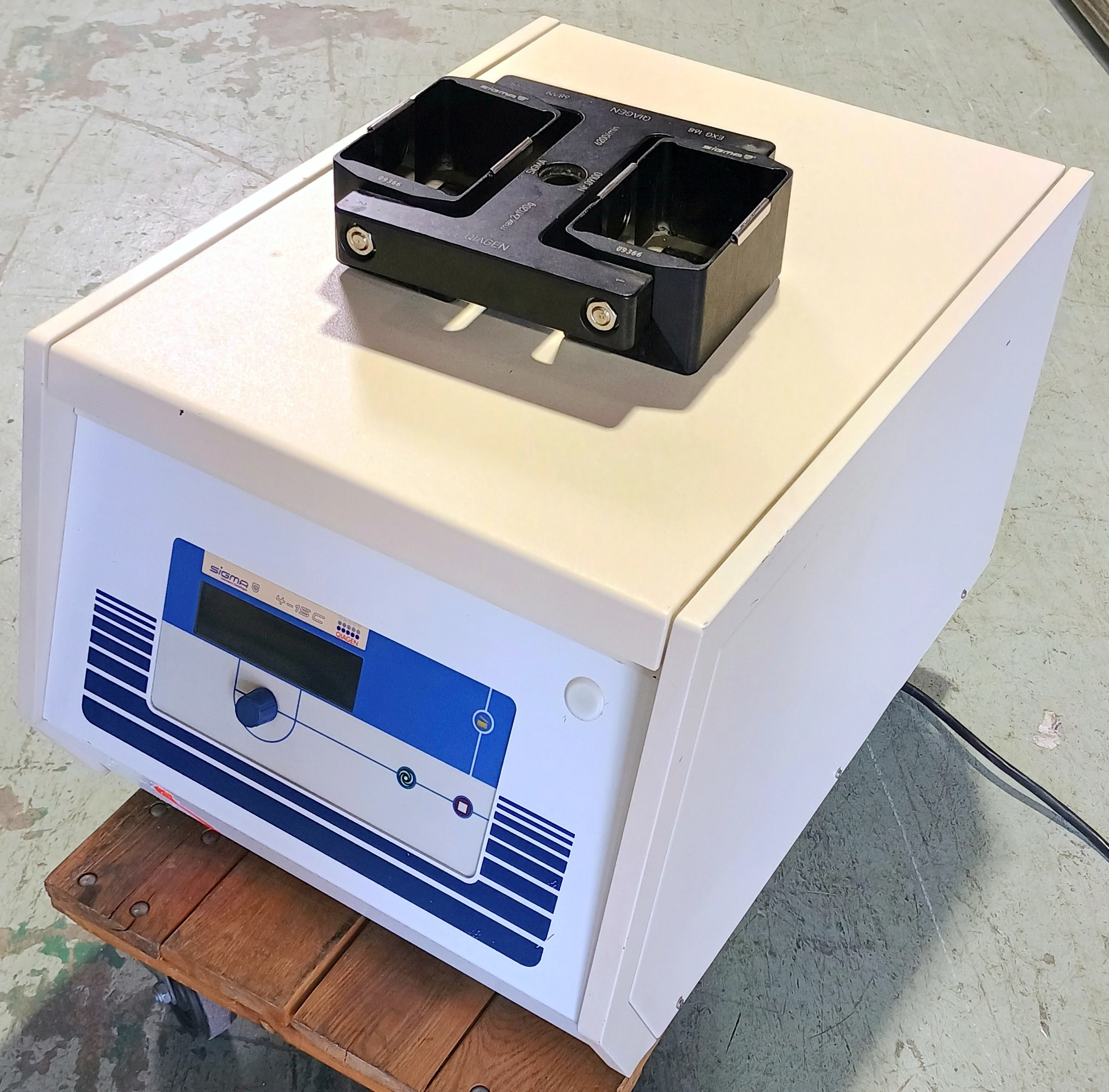 Sigma 4-15C Benchtop Centrifuge