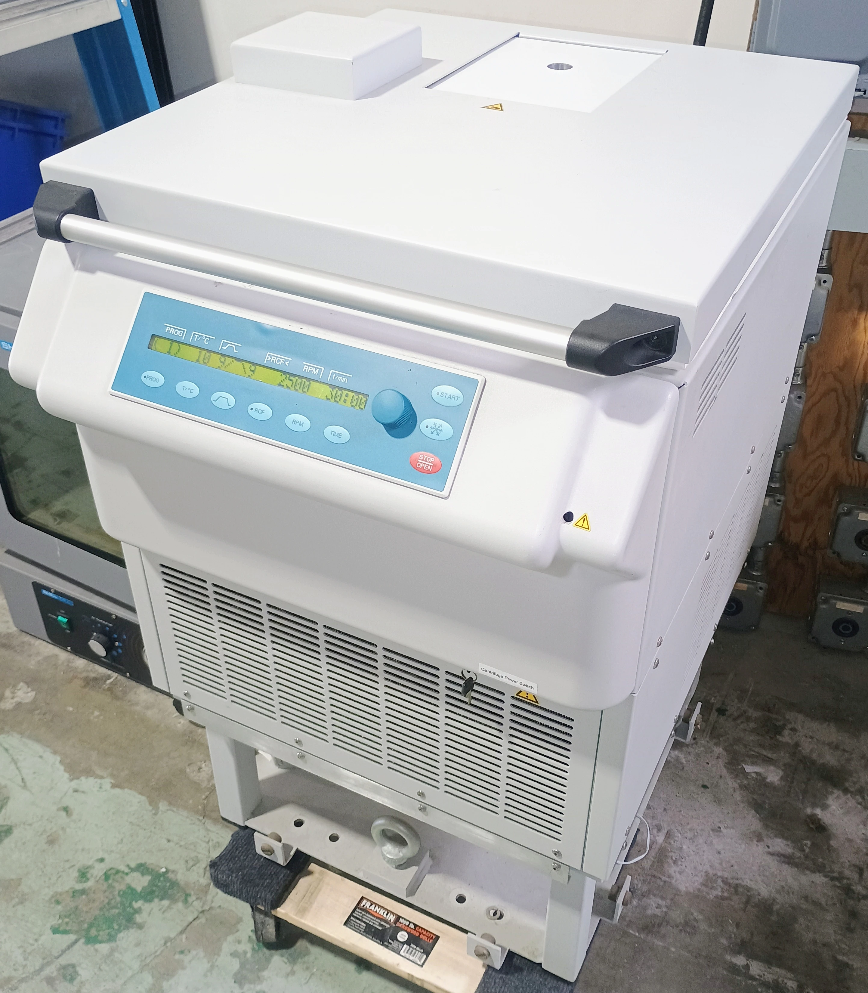 Hettich Rotanta 460 5680-30-D Automated Centrifuge | LabX.com