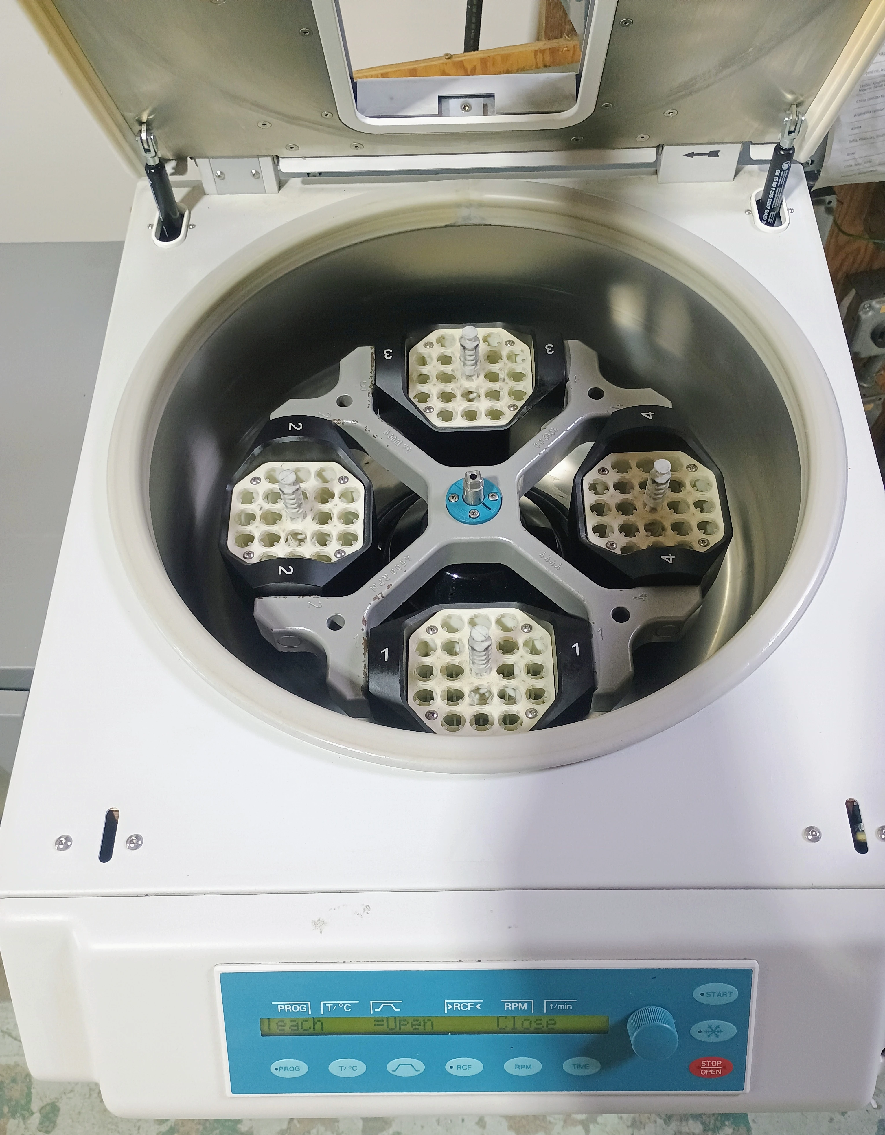 Hettich Rotanta 460 5680-30-D Automated Centrifuge | LabX.com