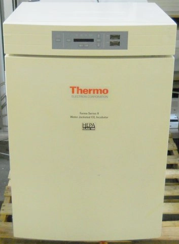 Thermo / Forma 3110 Water-Jacketed CO2 Incubator