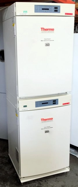Thermo 3130 Dual-Chamber Water-Jacketed CO2 Incubators - 3 Gas System