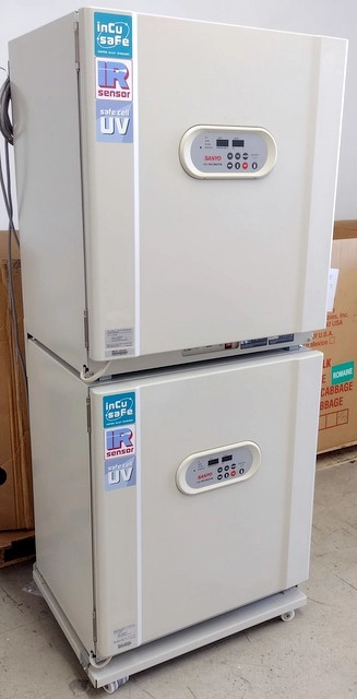 Sanyo MCO-20AIC Dual-Chamber Air-Jacketed CO2 Incubators