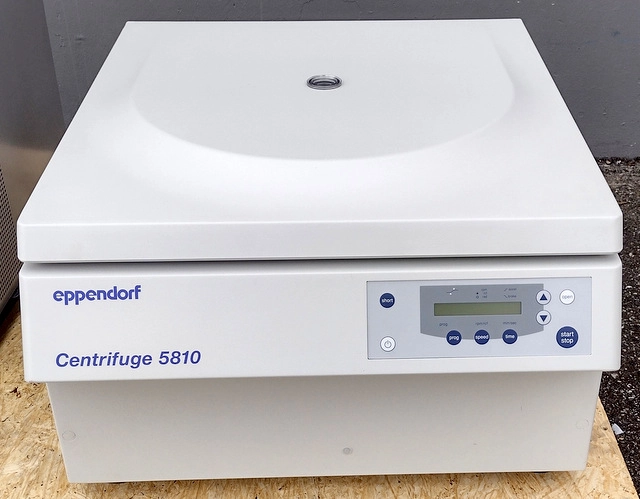 Eppendorf 5810 Benchtop Centrifuge with A-4-81 Rotor