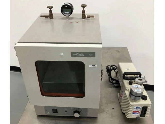 VWR Vacuum Oven with Pump